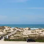 Sunset Retreat, Del Rey C7 아파트