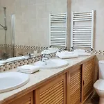Sunset Retreat, Del Rey C7 프라이아델레이