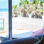 Sunset Retreat, Del Rey C7 아파트