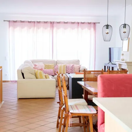 Sunset Retreat, Del Rey C7 아파트 프라이아델레이